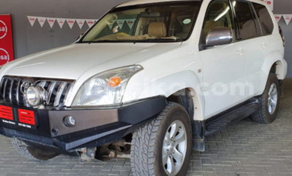 Acheter Occasion Voiture Toyota Land Cruiser Prado Blanc à Bulawayo, Bulawayo Acheter Occasion Voiture Toyota Land Cruiser Prado Blanc à Bulawayo, Bulawayo