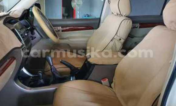 Acheter Occasion Voiture Toyota Land Cruiser Prado Blanc à Bulawayo, Bulawayo Acheter Occasion Voiture Toyota Land Cruiser Prado Blanc à Bulawayo, Bulawayo