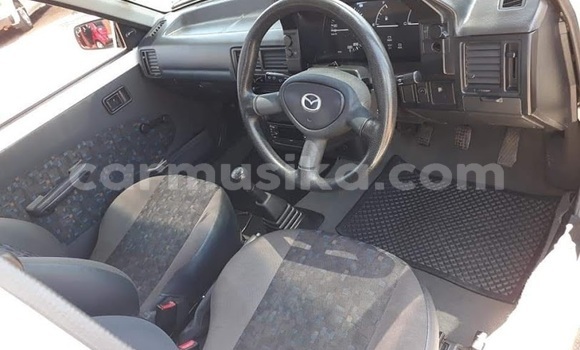 Acheter Occasion Voiture Mazda 323 Blanc à Beitbridge, Matabeleland South Acheter Occasion Voiture Mazda 323 Blanc à Beitbridge, Matabeleland South