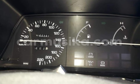 Acheter Occasion Voiture Mazda 323 Blanc à Beitbridge, Matabeleland South Acheter Occasion Voiture Mazda 323 Blanc à Beitbridge, Matabeleland South