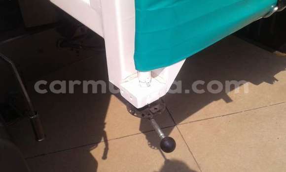 Acheter Occasion Utilitaire Hyundai H200 Blanc à Harare, Harare Acheter Occasion Utilitaire Hyundai H200 Blanc à Harare, Harare