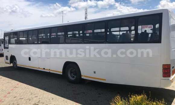 Acheter Occasion Utilitaire Hino 300 Series Blanc à Harare, Harare Acheter Occasion Utilitaire Hino 300 Series Blanc à Harare, Harare
