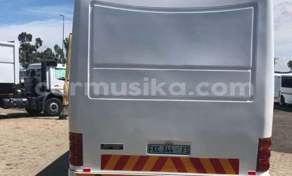 Acheter Occasion Utilitaire Hino 300 Series Blanc à Harare, Harare Acheter Occasion Utilitaire Hino 300 Series Blanc à Harare, Harare