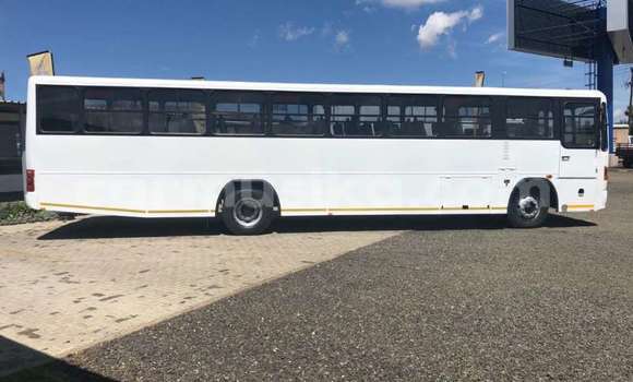 Acheter Occasion Utilitaire Hino 300 Series Blanc à Harare, Harare Acheter Occasion Utilitaire Hino 300 Series Blanc à Harare, Harare