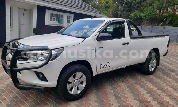 Nunua Ilio tumika Toyota Hilux Nyeupe Gari ndani ya Beitbridge nchini Matabeleland Kusini Nunua Ilio tumika Toyota Hilux Nyeupe Gari ndani ya Beitbridge nchini Matabeleland Kusini
