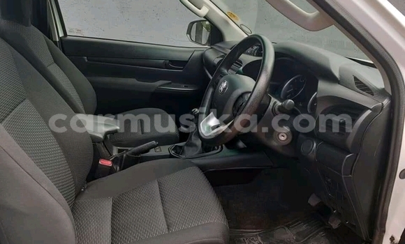 Nunua Ilio tumika Toyota Hilux Nyeupe Gari ndani ya Beitbridge nchini Matabeleland Kusini Nunua Ilio tumika Toyota Hilux Nyeupe Gari ndani ya Beitbridge nchini Matabeleland Kusini