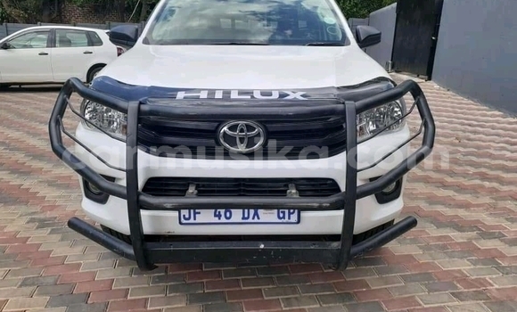 Nunua Ilio tumika Toyota Hilux Nyeupe Gari ndani ya Beitbridge nchini Matabeleland Kusini Nunua Ilio tumika Toyota Hilux Nyeupe Gari ndani ya Beitbridge nchini Matabeleland Kusini