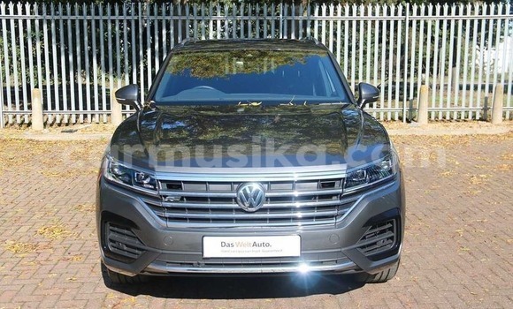 Buy Used Volkswagen Tiguan Silver Car in Epworth in Harare Buy Used Volkswagen Tiguan Silver Car in Epworth in Harare