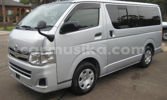 Buy Used Toyota Hiace White Car in Beitbridge in Matabeleland South Buy Used Toyota Hiace White Car in Beitbridge in Matabeleland South