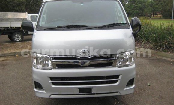 Buy Used Toyota Hiace White Car in Beitbridge in Matabeleland South Buy Used Toyota Hiace White Car in Beitbridge in Matabeleland South
