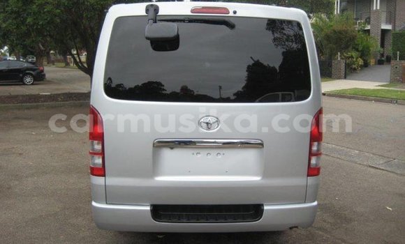 Buy Used Toyota Hiace White Car in Beitbridge in Matabeleland South Buy Used Toyota Hiace White Car in Beitbridge in Matabeleland South