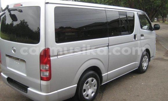 Buy Used Toyota Hiace White Car in Beitbridge in Matabeleland South Buy Used Toyota Hiace White Car in Beitbridge in Matabeleland South