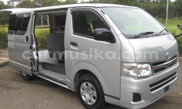 Buy Used Toyota Hiace White Car in Beitbridge in Matabeleland South Buy Used Toyota Hiace White Car in Beitbridge in Matabeleland South