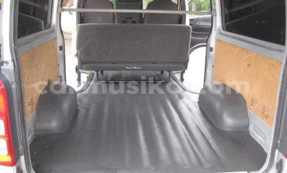 Buy Used Toyota Hiace White Car in Beitbridge in Matabeleland South Buy Used Toyota Hiace White Car in Beitbridge in Matabeleland South