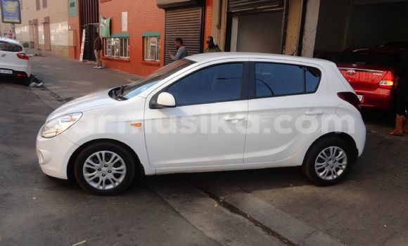 Acheter Occasion Voiture Hyundai i20 Blanc à Beitbridge, Matabeleland South Acheter Occasion Voiture Hyundai i20 Blanc à Beitbridge, Matabeleland South