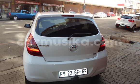 Acheter Occasion Voiture Hyundai i20 Blanc à Beitbridge, Matabeleland South Acheter Occasion Voiture Hyundai i20 Blanc à Beitbridge, Matabeleland South