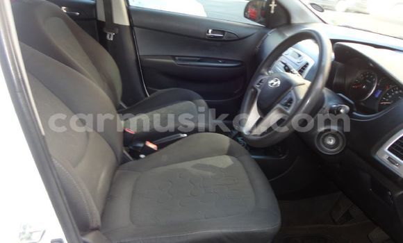 Acheter Occasion Voiture Hyundai i20 Blanc à Beitbridge, Matabeleland South Acheter Occasion Voiture Hyundai i20 Blanc à Beitbridge, Matabeleland South