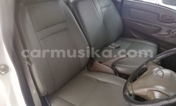 Acheter Occasion Voiture Hyundai H1 Blanc à Beitbridge, Matabeleland South Acheter Occasion Voiture Hyundai H1 Blanc à Beitbridge, Matabeleland South