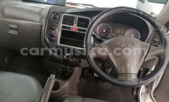 Acheter Occasion Voiture Hyundai H1 Blanc à Beitbridge, Matabeleland South Acheter Occasion Voiture Hyundai H1 Blanc à Beitbridge, Matabeleland South