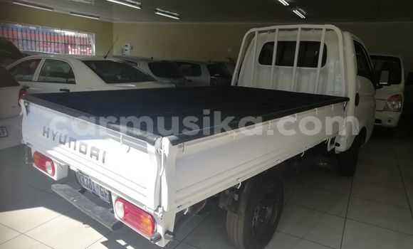 Acheter Occasion Voiture Hyundai H1 Blanc à Beitbridge, Matabeleland South Acheter Occasion Voiture Hyundai H1 Blanc à Beitbridge, Matabeleland South