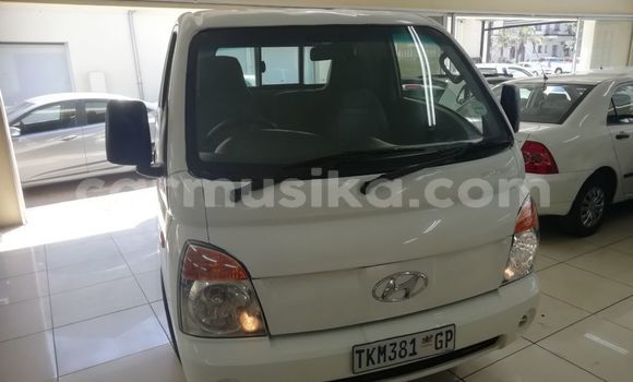 Acheter Occasion Voiture Hyundai H1 Blanc à Beitbridge, Matabeleland South Acheter Occasion Voiture Hyundai H1 Blanc à Beitbridge, Matabeleland South