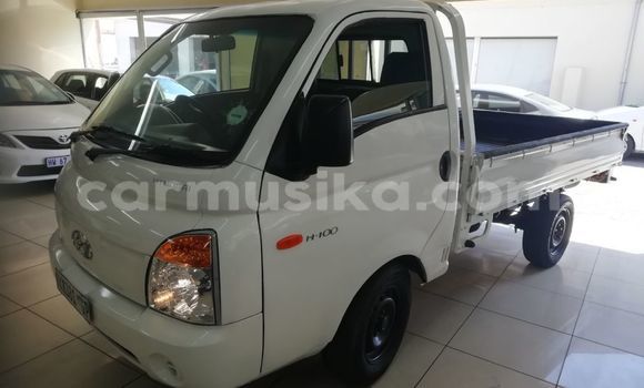 Acheter Occasion Voiture Hyundai H1 Blanc à Beitbridge, Matabeleland South Acheter Occasion Voiture Hyundai H1 Blanc à Beitbridge, Matabeleland South