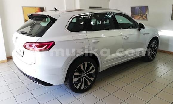 Nunua Ilio tumika Volkswagen Tiguan Nyeupe Gari ndani ya Beitbridge nchini Matabeleland Kusini Nunua Ilio tumika Volkswagen Tiguan Nyeupe Gari ndani ya Beitbridge nchini Matabeleland Kusini