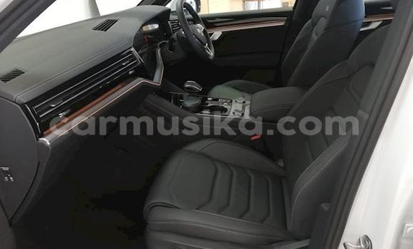 Nunua Ilio tumika Volkswagen Tiguan Nyeupe Gari ndani ya Beitbridge nchini Matabeleland Kusini Nunua Ilio tumika Volkswagen Tiguan Nyeupe Gari ndani ya Beitbridge nchini Matabeleland Kusini