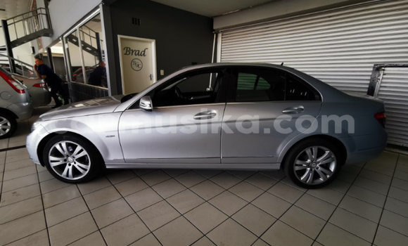 Acheter Occasion Voiture Mercedes‒Benz C-klasse Gris à Beitbridge, Matabeleland South Acheter Occasion Voiture Mercedes‒Benz C-klasse Gris à Beitbridge, Matabeleland South