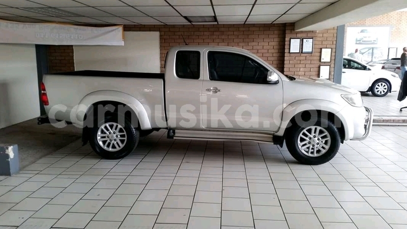 Big with watermark toyota hilux matabeleland south beitbridge 9558