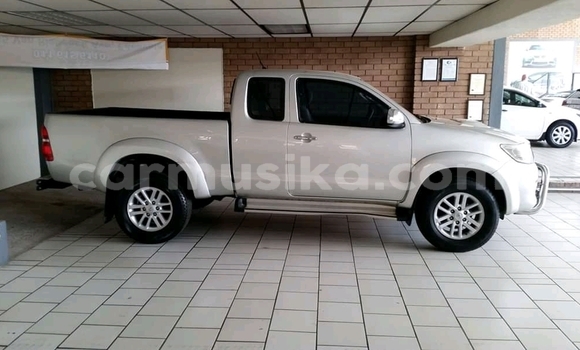 Tenga Tsaru Toyota Hilux Sirivha Mota in Beitbridge in Matabeleland South Tenga Tsaru Toyota Hilux Sirivha Mota in Beitbridge in Matabeleland South
