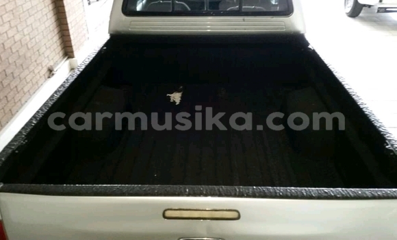 Tenga Tsaru Toyota Hilux Sirivha Mota in Beitbridge in Matabeleland South Tenga Tsaru Toyota Hilux Sirivha Mota in Beitbridge in Matabeleland South