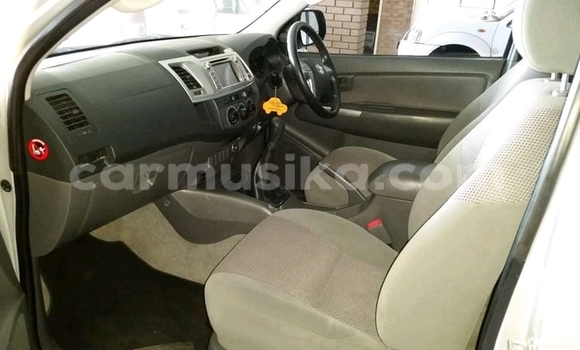 Tenga Tsaru Toyota Hilux Sirivha Mota in Beitbridge in Matabeleland South Tenga Tsaru Toyota Hilux Sirivha Mota in Beitbridge in Matabeleland South