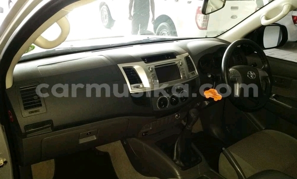 Tenga Tsaru Toyota Hilux Sirivha Mota in Beitbridge in Matabeleland South Tenga Tsaru Toyota Hilux Sirivha Mota in Beitbridge in Matabeleland South