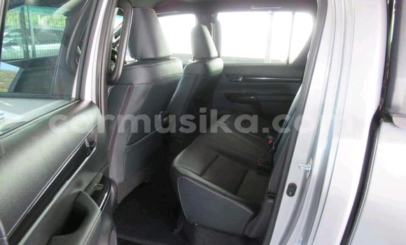 Tenga Tsaru Toyota Hilux Sirivha Mota in Beitbridge in Matabeleland South Tenga Tsaru Toyota Hilux Sirivha Mota in Beitbridge in Matabeleland South