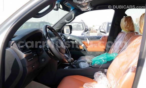 Acheter Import Voiture Lexus LX Blanc à Import - Dubai, Harare Acheter Import Voiture Lexus LX Blanc à Import - Dubai, Harare