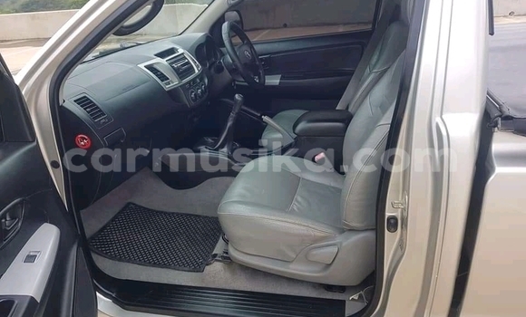 Tenga Tsaru Toyota Hilux Sirivha Mota in Beitbridge in Matabeleland South Tenga Tsaru Toyota Hilux Sirivha Mota in Beitbridge in Matabeleland South