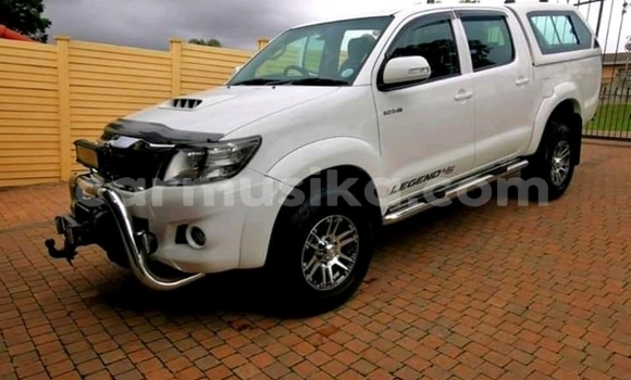 Tenga Tsaru Toyota Hilux Chena Mota in Beitbridge in Matabeleland South Tenga Tsaru Toyota Hilux Chena Mota in Beitbridge in Matabeleland South