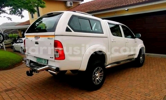 Tenga Tsaru Toyota Hilux Chena Mota in Beitbridge in Matabeleland South Tenga Tsaru Toyota Hilux Chena Mota in Beitbridge in Matabeleland South