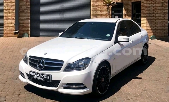 Tenga Tsaru Mercedes‒Benz C–Class Chena Mota in Beitbridge in Matabeleland South Tenga Tsaru Mercedes‒Benz C–Class Chena Mota in Beitbridge in Matabeleland South