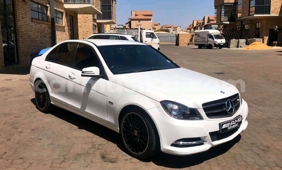 Tenga Tsaru Mercedes‒Benz C–Class Chena Mota in Beitbridge in Matabeleland South Tenga Tsaru Mercedes‒Benz C–Class Chena Mota in Beitbridge in Matabeleland South
