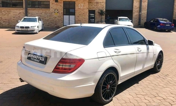 Tenga Tsaru Mercedes‒Benz C–Class Chena Mota in Beitbridge in Matabeleland South Tenga Tsaru Mercedes‒Benz C–Class Chena Mota in Beitbridge in Matabeleland South