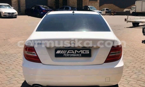 Tenga Tsaru Mercedes‒Benz C–Class Chena Mota in Beitbridge in Matabeleland South Tenga Tsaru Mercedes‒Benz C–Class Chena Mota in Beitbridge in Matabeleland South