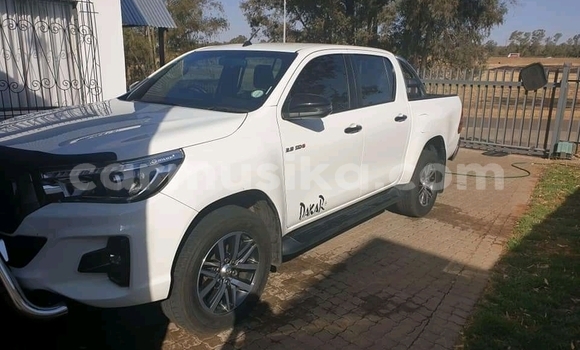 Tenga Tsaru Toyota Hilux Chena Mota in Beitbridge in Matabeleland South Tenga Tsaru Toyota Hilux Chena Mota in Beitbridge in Matabeleland South