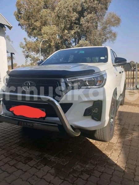 Big with watermark toyota hilux matabeleland south beitbridge 9572