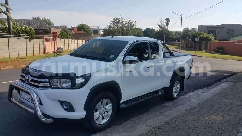 Big with watermark toyota hilux matabeleland south beitbridge 9573