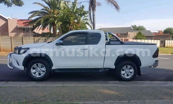 Tenga Tsaru Toyota Hilux Chena Mota in Beitbridge in Matabeleland South Tenga Tsaru Toyota Hilux Chena Mota in Beitbridge in Matabeleland South
