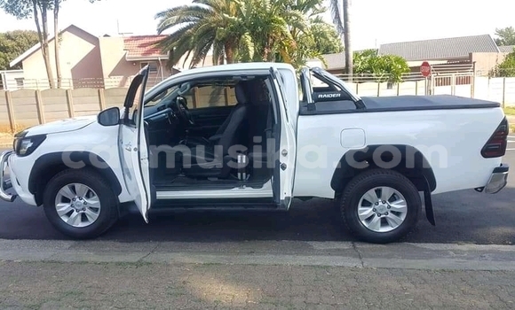 Tenga Tsaru Toyota Hilux Chena Mota in Beitbridge in Matabeleland South Tenga Tsaru Toyota Hilux Chena Mota in Beitbridge in Matabeleland South