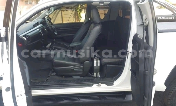 Tenga Tsaru Toyota Hilux Chena Mota in Beitbridge in Matabeleland South Tenga Tsaru Toyota Hilux Chena Mota in Beitbridge in Matabeleland South