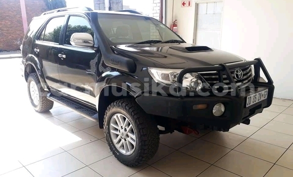 Nunua Ilio tumika Toyota Hilux Nyeusi Gari ndani ya Beitbridge nchini Matabeleland Kusini Nunua Ilio tumika Toyota Hilux Nyeusi Gari ndani ya Beitbridge nchini Matabeleland Kusini